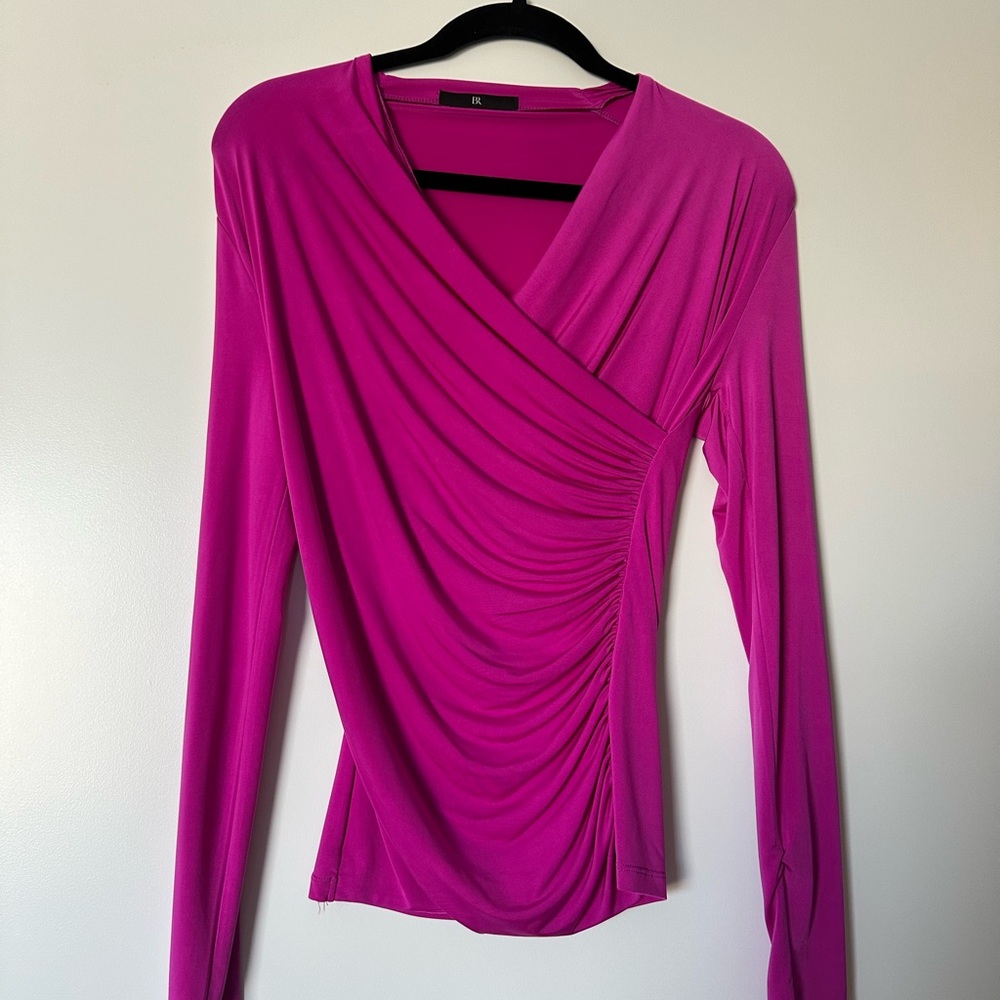 Fuchsia Pink Banana Republic top
Long Sleeve Top
Very flattering, never worn